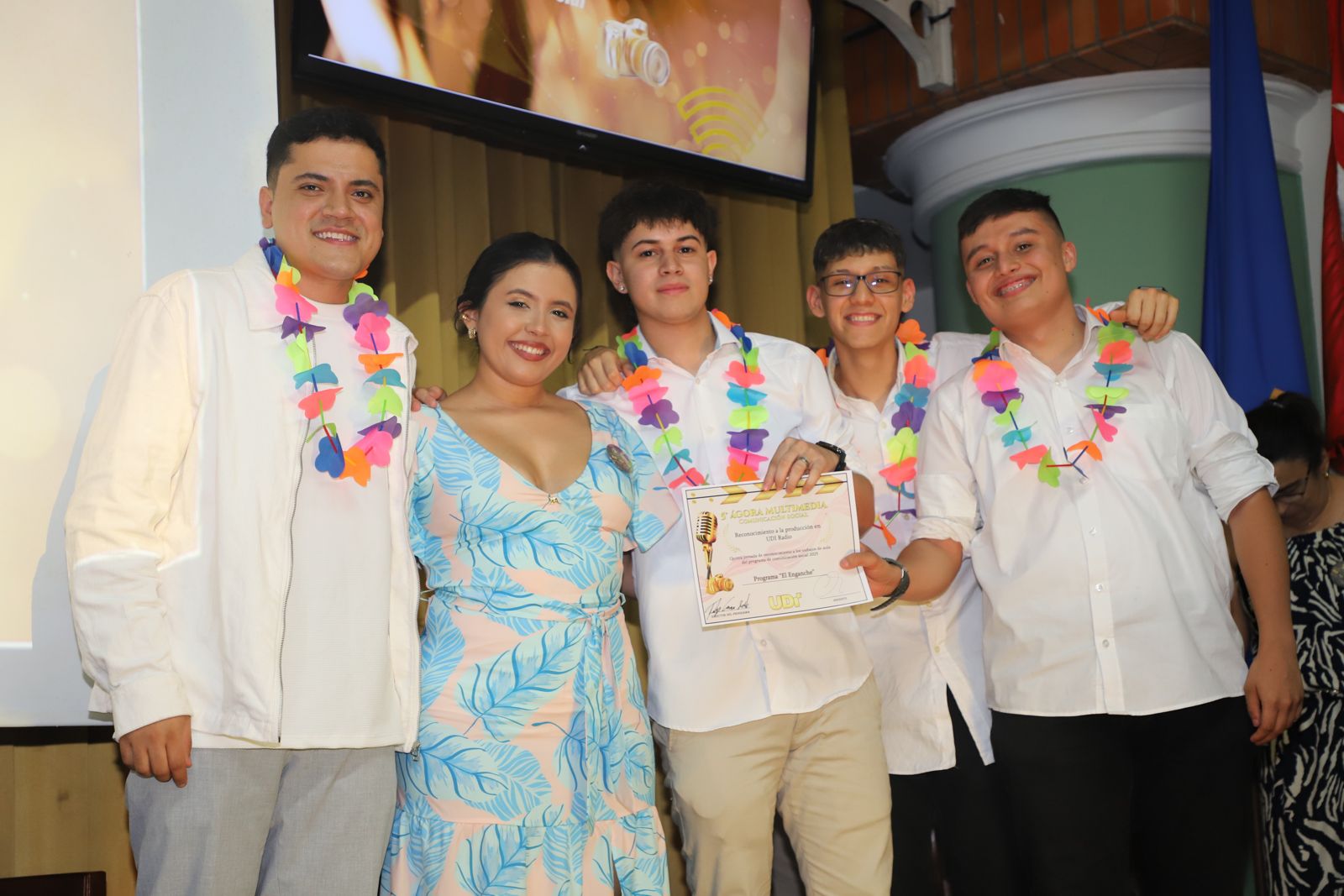 Reconocimiento al programa radial El Enganche