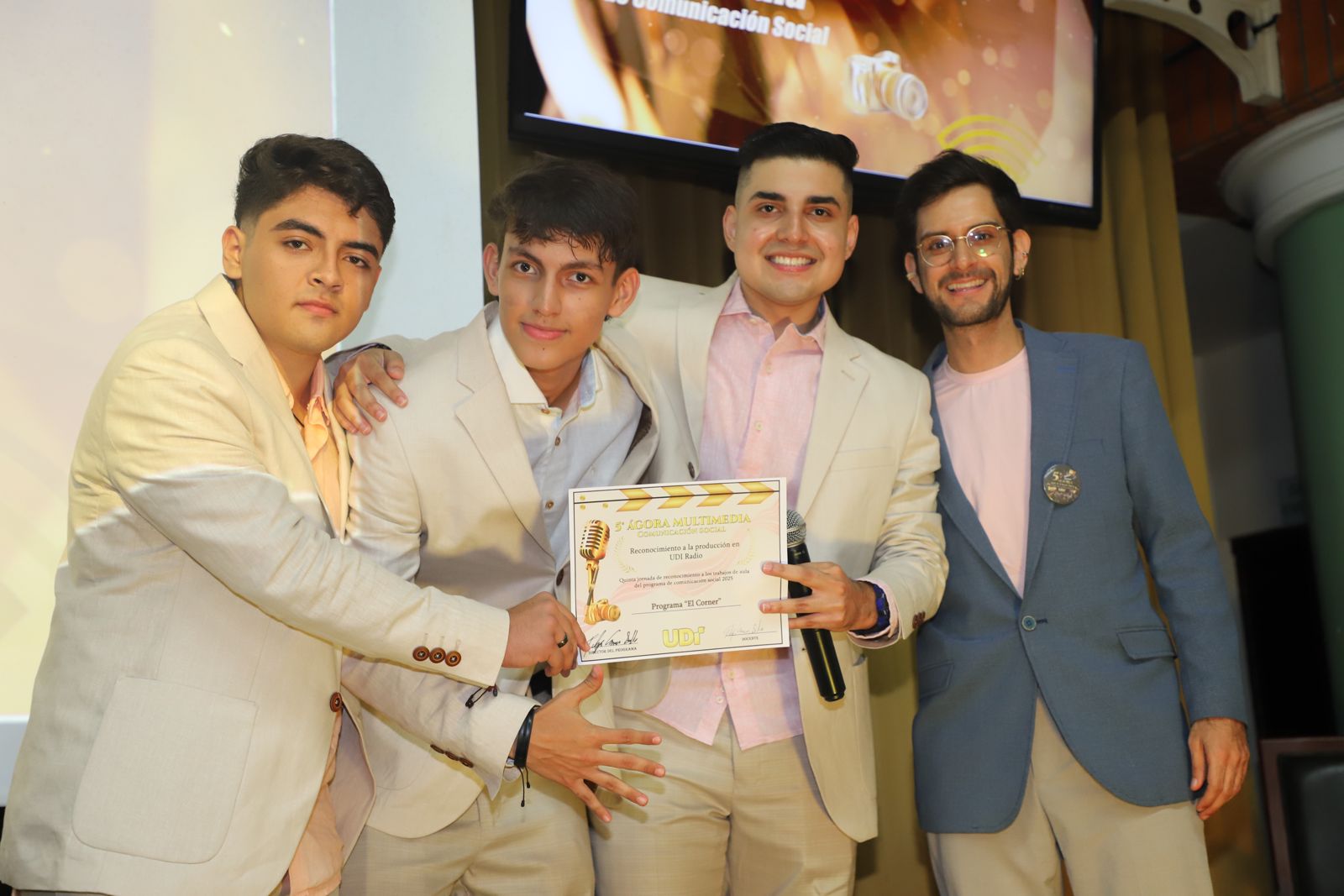 Reconocimiento al programa radial El Córner