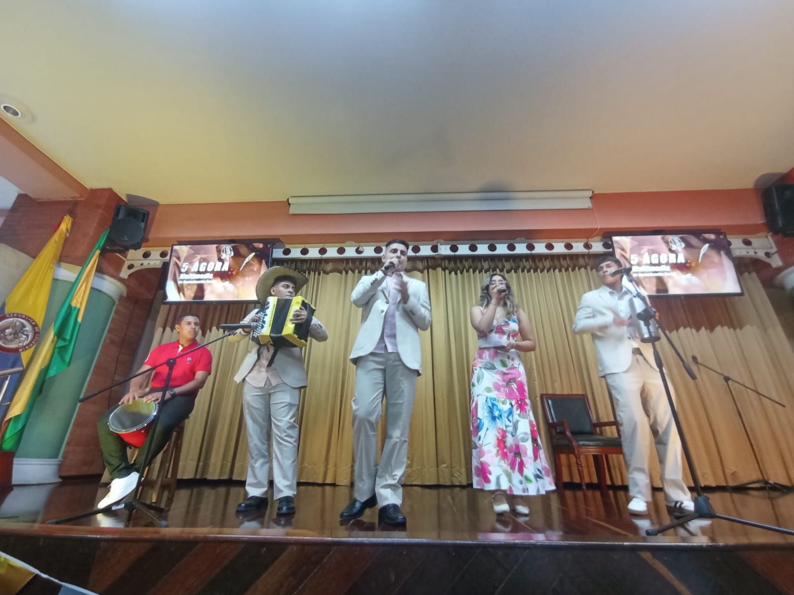 Presentación musical a cargo de estudiantes de Comunicación Social