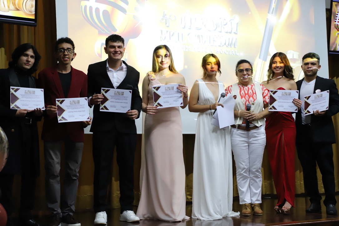Ganadores de reconocimientos en la cuarta edición de los Premios Ágora