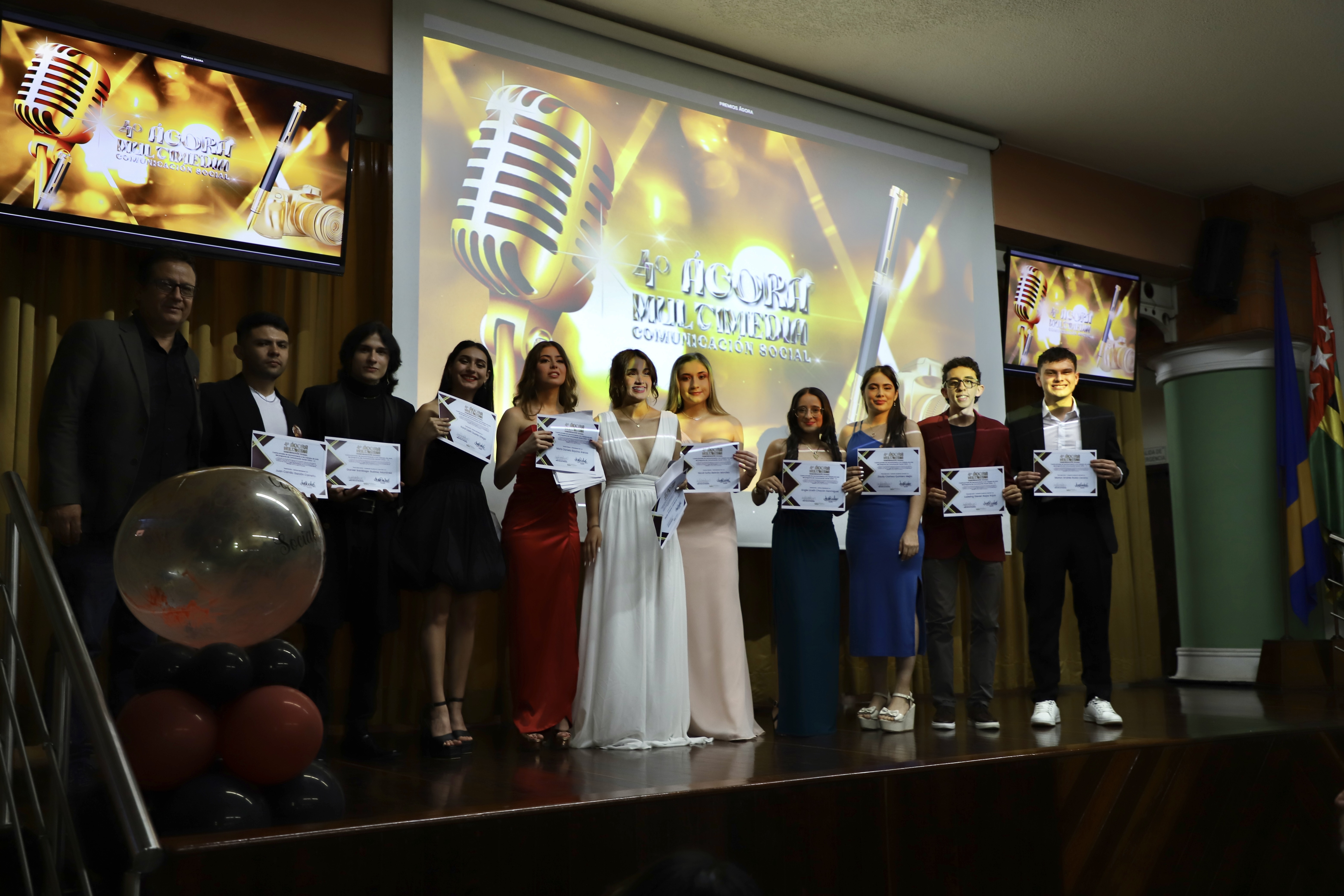 Ganadores de reconocimientos en la cuarta edición de los Premios Ágora