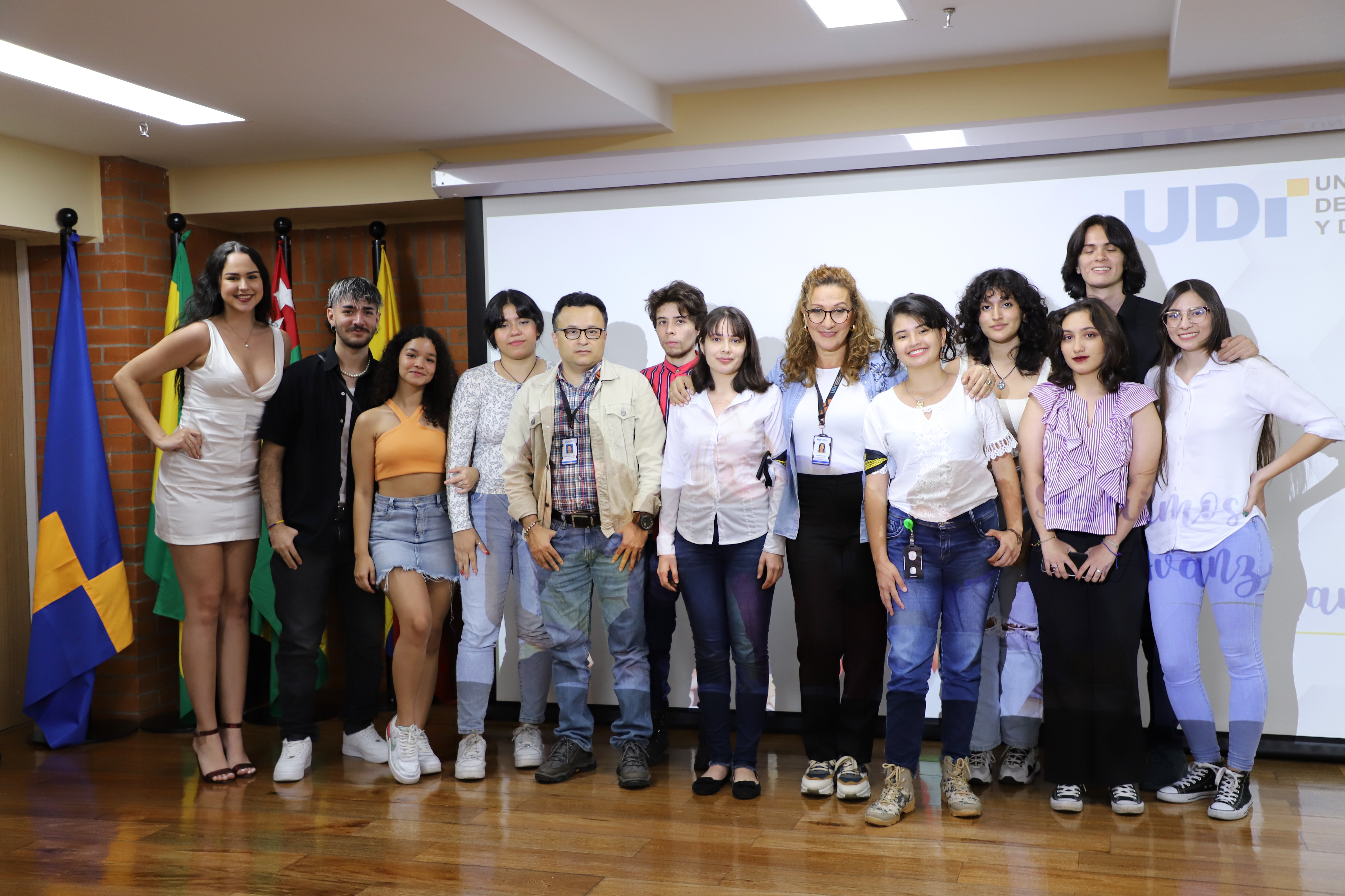 Estudiantes y docentes del semillero de investigación JEMABAR